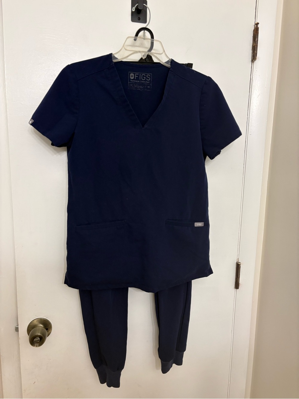 FIGS Navy Blue Women’s Scrub Set • Casma Top & Zamora Joggers • Size XS
